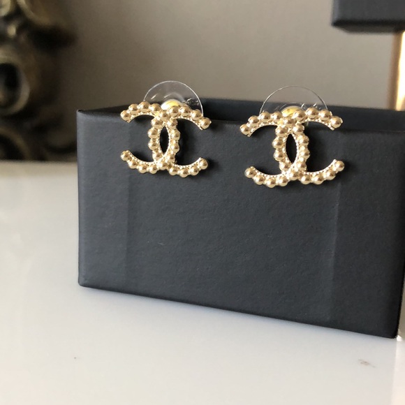 NEW CHANEL Classic CC Logo Earrings - Picture 8 of 10
